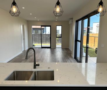 Four bedroom beauty! - Photo 2