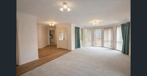 Bright and Spacious three bed unit in Mt View Primary and Glen Waverley Secondary Zones - Photo 1