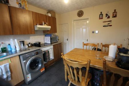 2 bedroom terraced house to rent - Photo 5