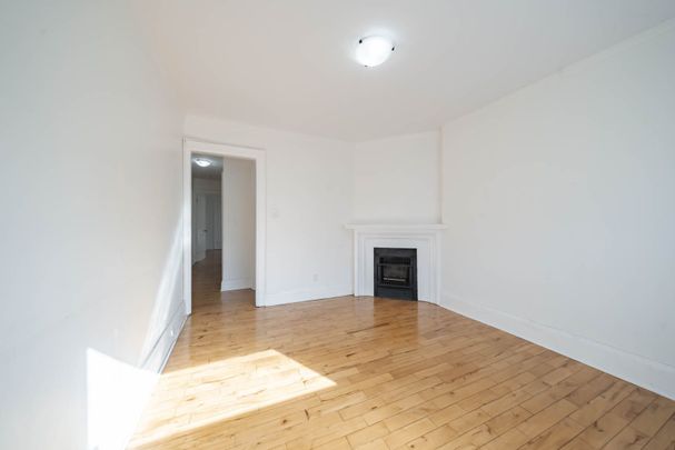 For Lease - 781 St Clair Avenue Unit# 5, Toronto, Ontario - Photo 1