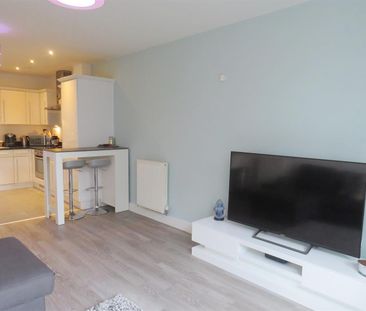 High Street, Southampton - Photo 1