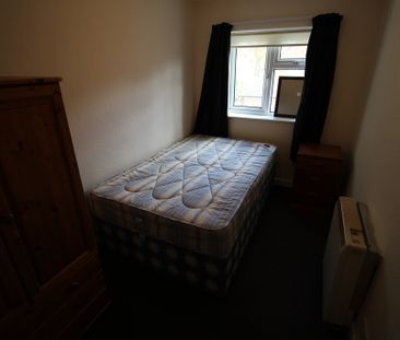 4 Bed Student Accommodation - Photo 4