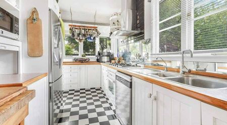 Lovely Family Home on River Road - Photo 2