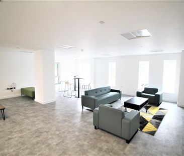 London Road, Crawley - Photo 1