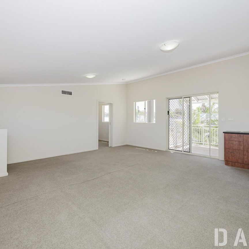 Coastal Comfort & Spacious Living in Prime Kallaroo! - Photo 1