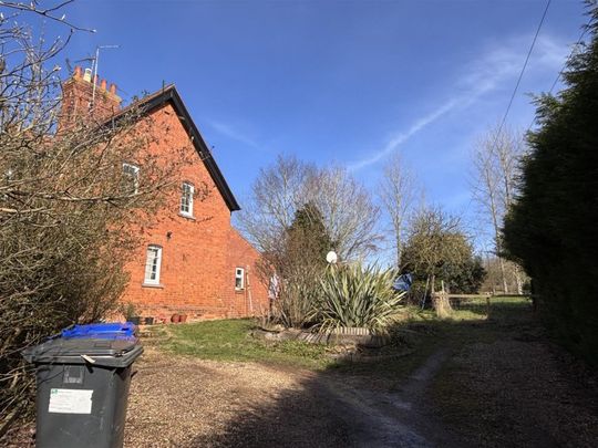 Bank Cottage, Coton - Photo 1