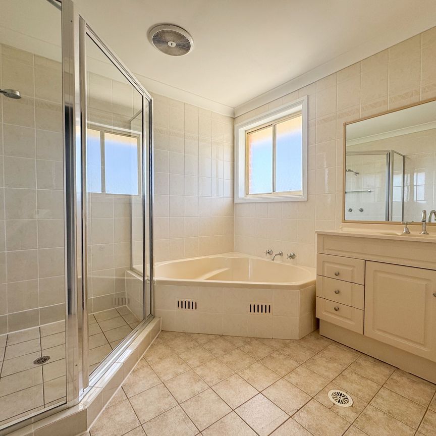 4 Bedroom Family Home - Photo 1