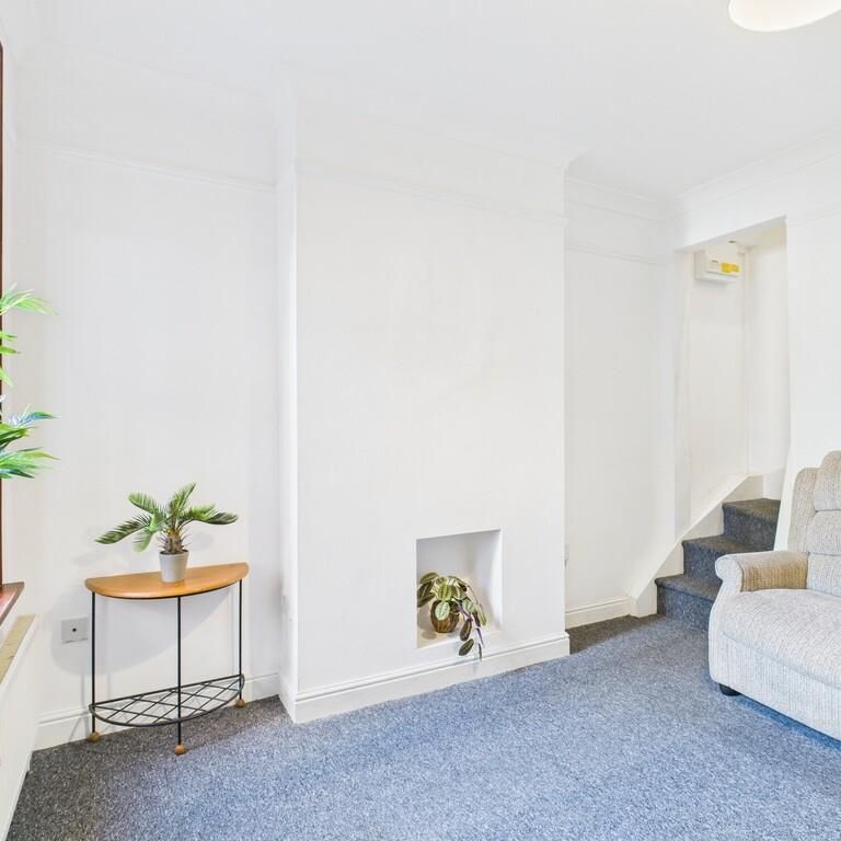 4 bedroom terraced house to rent - Photo 1