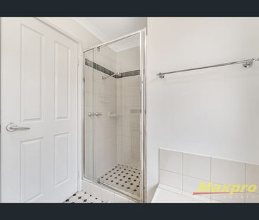 FAMILY HOME IN TRANQUIL TREE LINED STREET - Photo 4