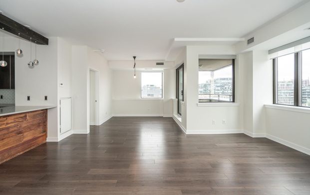 For Lease - 400 Wellington Street Unit# 1009, Toronto, Ontario - Photo 1