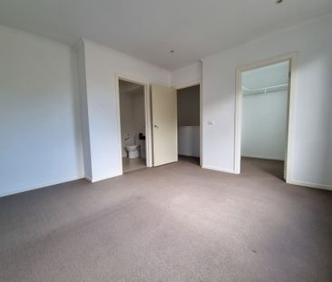 The Village Townhouse! - Photo 6