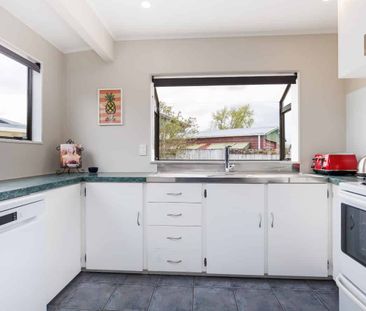 Feilding - Four Bedroom - Photo 3