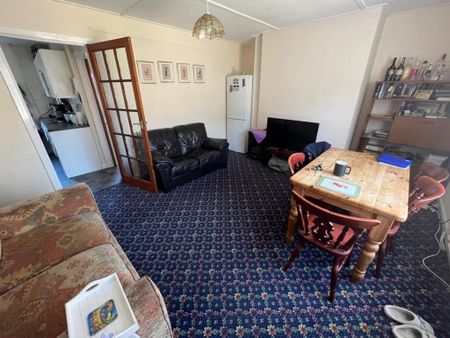 4 bedroom private hall to rent - Photo 2