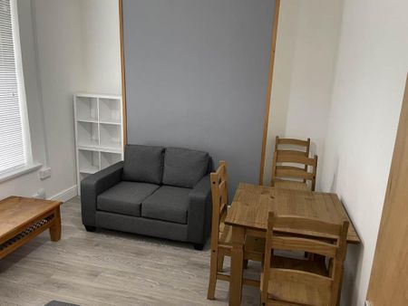 4 bedroom house to rent - Photo 2