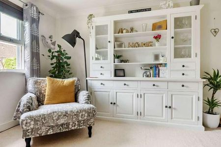 Chesterton Lane, Cirencester, Gloucestershire, GL7 - Photo 2