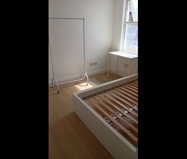 3 Bed Detached House, London, E15 - Photo 5