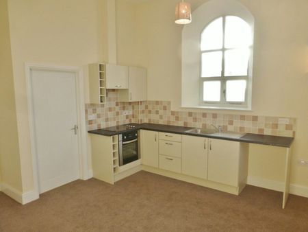 Flat to rent on - Photo 2
