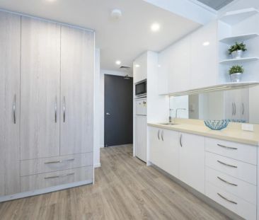 Furnished Luxury Studio Apartment - Photo 1