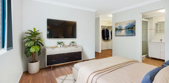 Spacious 3 Bedroom Apartment with Courtyard and Secure Parking - Photo 2