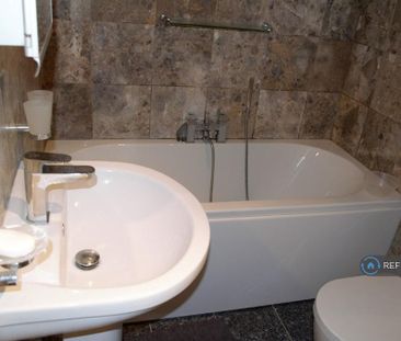 1 bedroom in a house share to rent - Photo 6