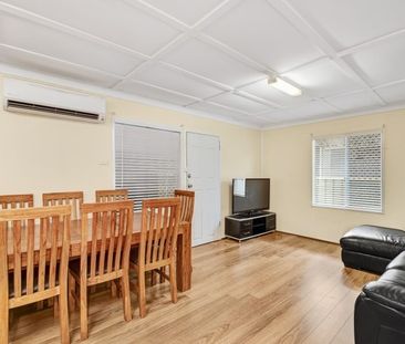 Single level 3 bedroom home with fully secured yard - Photo 2