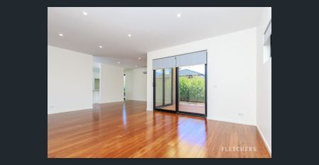 Spacious and Modern 4 Bedroom Townhouse - Photo 2