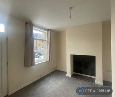 2 bedroom end of terrace house to rent - Photo 2