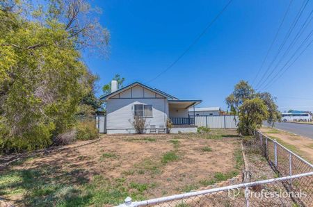 3 Bedroom House - South Tamworth - Photo 4