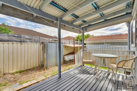 Stylish & Private Granny Flat with Separate Street Access- Walk to Station - Photo 3