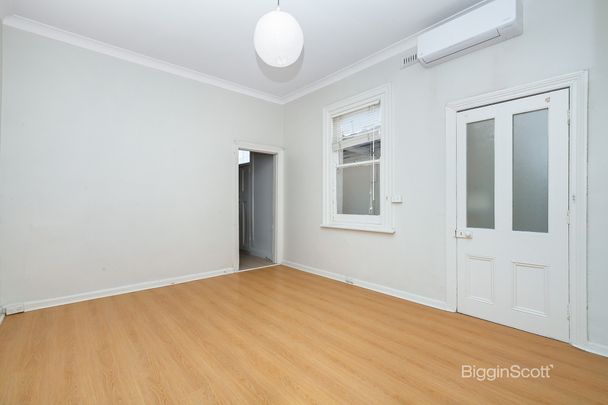 CONVENIENT LIVING IN THE HEART OF ABBOTSFORD - Photo 1