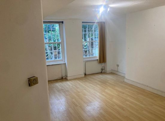 2 Bed Flat, Camberwell Grove, SE5 - Photo 1