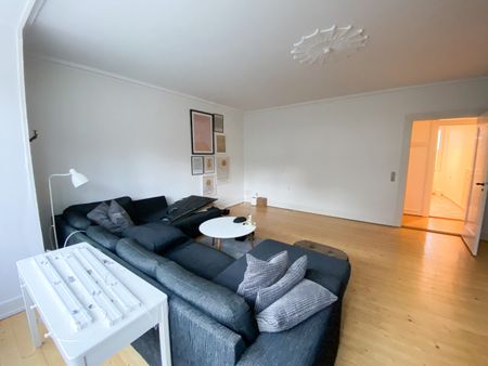 Dejlig 4-værelses lejlighed med to stuer en-suite - Photo 3