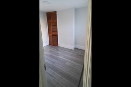 2 Bed Flat, High St, CR7 - Photo 2