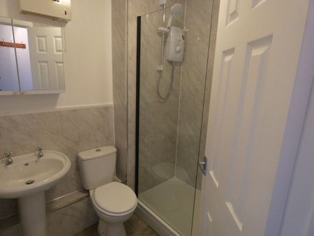 1 bed Studio Apartment - To Let - Photo 2