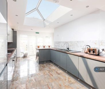 1 bedroom in a house share to rent - Photo 3