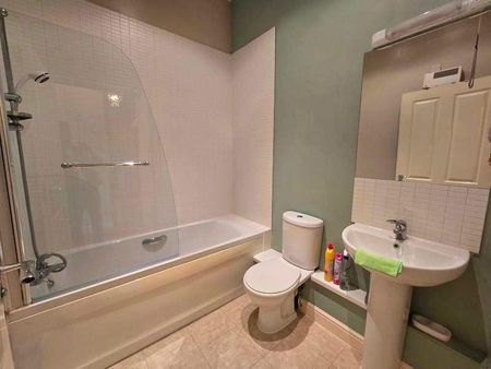 Bury Old Road, Prestwich, M25 - Photo 2