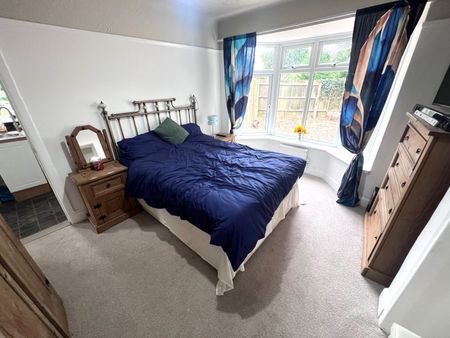 4 bedroom detached bungalow to rent - Photo 2