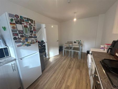 3 bedroom semi-detached house to rent - Photo 5