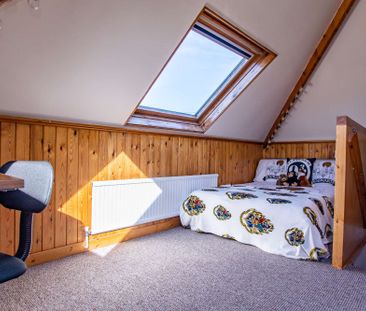 Quirky four bedroom house on Coburn Street - Photo 6