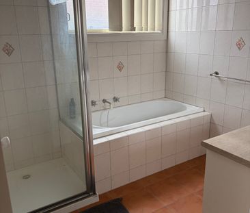 Altona Meadows - Photo 6