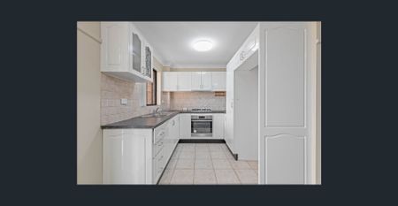 SPACIOUS TWO BEDROOM UNIT IN A PRIME LOCATION ! - Photo 2