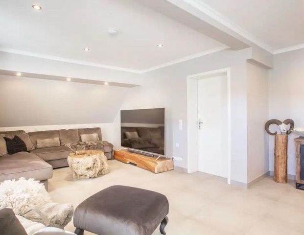 Luxus auf dem Land - helle 2,5 Zi Wohnung EBK, Garage & Balkon - Foto 1