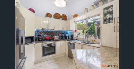 TOWNHOUSE LIVING - Photo 3