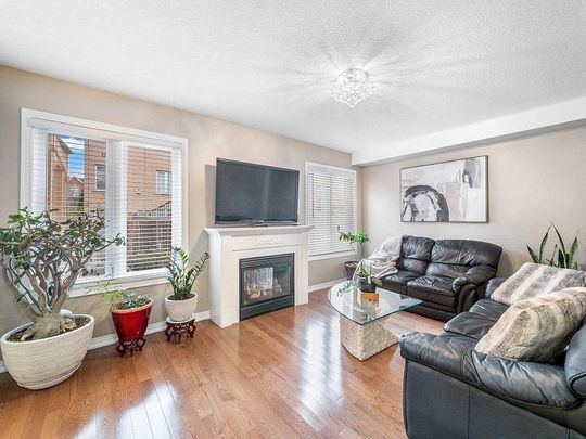 For Lease - 104 William Booth Avenue, Newmarket, Ontario - Photo 1