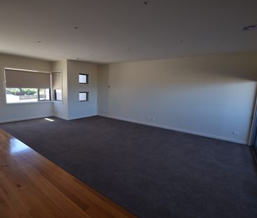 Modern Central Townhouse - Photo 1