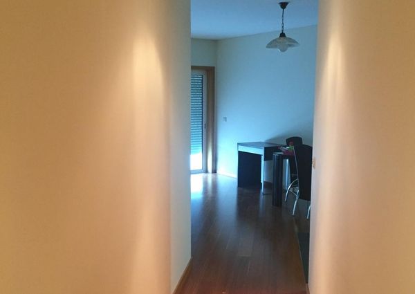 Alugo quarto em T2 novo frente a Faculdade de Medicina