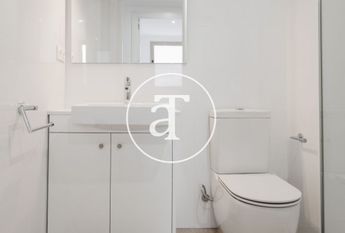 Penthouse apartment for rent with 3 bedrooms, balcony, terrace and 2 bathrooms in Badalona