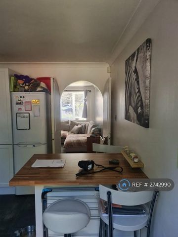 2 bedroom end of terrace house to rent - Photo 5