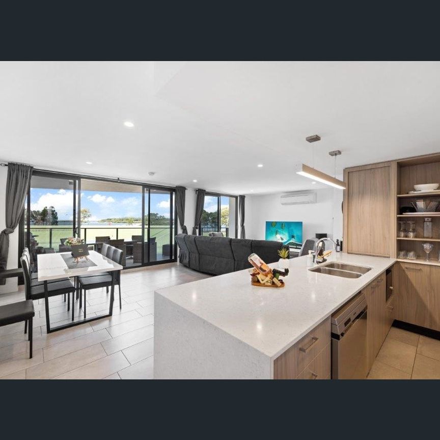 Luxury Fully Furnished Apartment With Ocean Views! - Photo 1