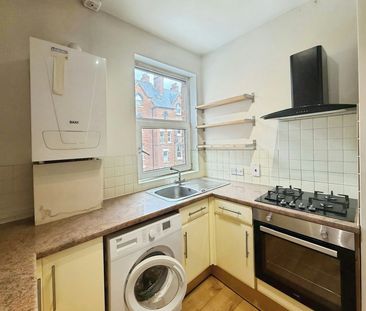 Flat to rent on - Photo 1